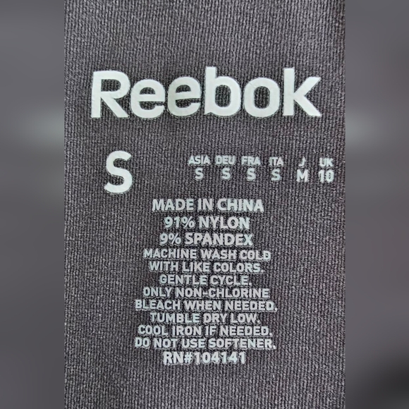 Reebok Classic Seamless Fitted Scoop Athletic Black Sleeveless Tank Top - Picture 4 of 6